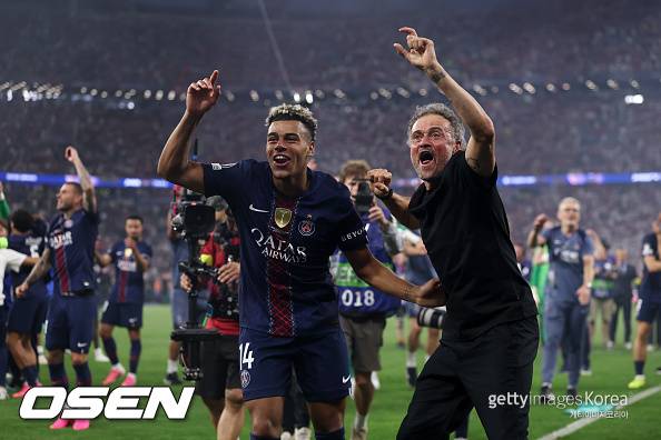 '결승전 1초도 못 뛴 이강인, 또 챔스 어색한 우승' 이제는 PSG 떠나야 할 때