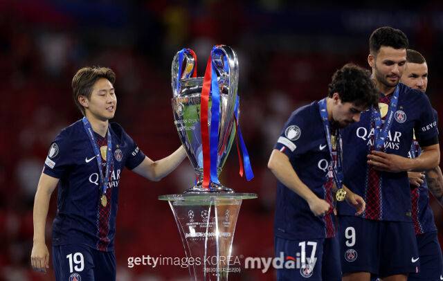 이강인, UEFA 챔스 시상식에서 아시안 패싱 논란…PSG 동료 파초-베랄두도 당했다