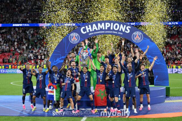 이강인, UEFA 챔스 시상식에서 아시안 패싱 논란…PSG 동료 파초-베랄두도 당했다