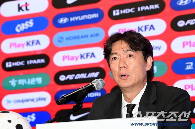 [김성원의 센터서클]정몽규 회장의 '자진 퇴장', '홍명보호' 태극전사들은 흔들려선 안된다