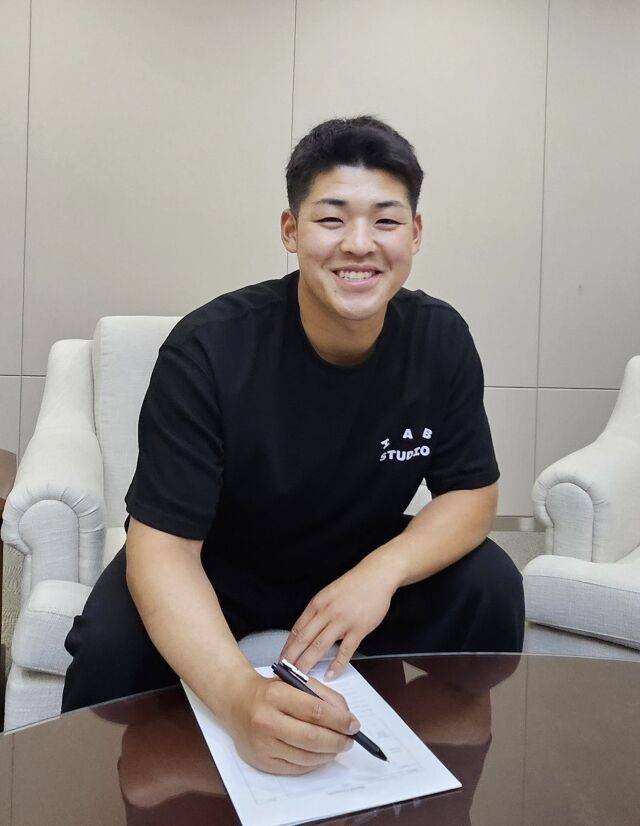 ERA 9.42 KIA 신인왕 좌완 2군행, 돌아온 일본인 韓 복귀 일정 잡혔다…
