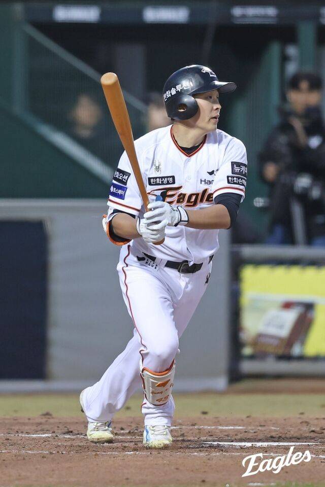 “정은원 돌아오면 한화 2루 피 튀긴다” 김태균 흐뭇…하주석·이도윤·황영묵까지, 김경문 행복한 고민하나