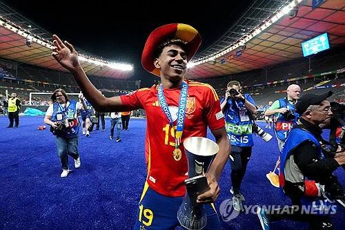 '손흥민 81위+김민재 98위'…그 선수랭킹 1~10위 드디어 나왔다→3위 케인+2위 음바페, 과연 1위는?