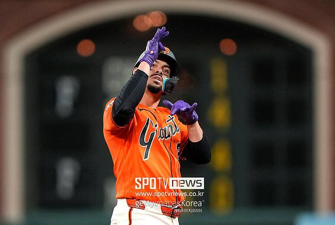 '타율 7할' MLB 공식도 감탄한 이정후 미친 성적…2연속 타격왕과 비견, 팀 동료도 극찬