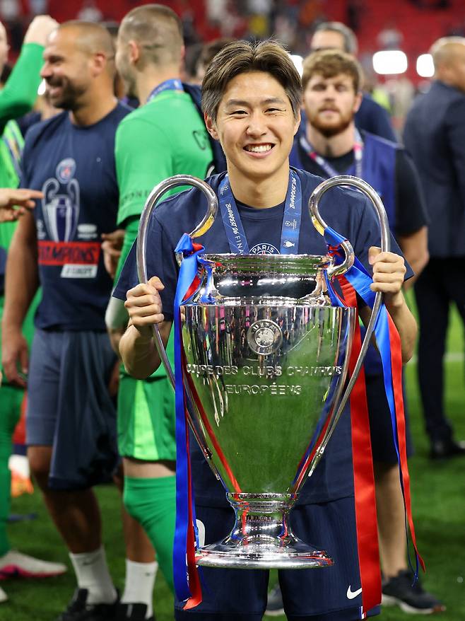 레알 마드리드 'PSG 핵심 MF 듀오' 영입 관심→이강인 이적에 영향?…'챔스 2연패' 이탈 가능성 현저히 낮아