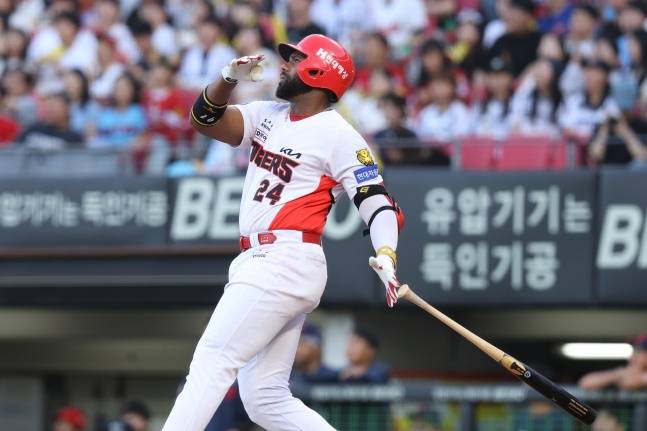 9회말 1사 2루서 공 왜 놓치나! 손성빈 통한의 실책... KIA, 롯데 5-4 꺾고 3연패 탈출 [광주 현장리뷰]