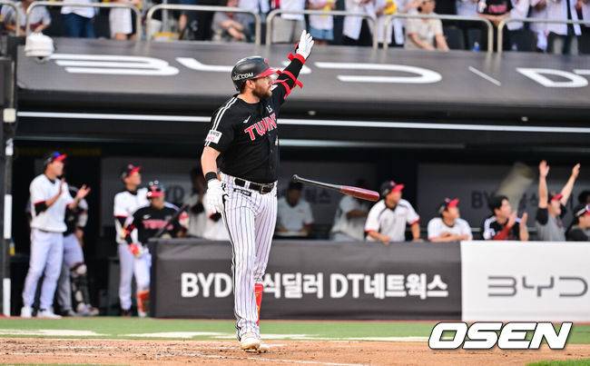 '홈런-홈런-홈런-홈런' 메가트윈스포 폭발하다...'4홈런→4연승' LG, 1위 지켰다. 오스틴 통산 100홈런, 임찬규 6이닝 무실점 [수원 리뷰]