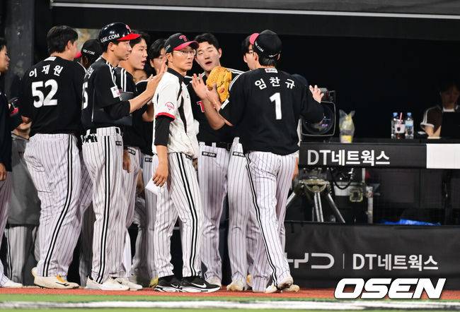 '홈런-홈런-홈런-홈런' 메가트윈스포 폭발하다...'4홈런→4연승' LG, 1위 지켰다. 오스틴 통산 100홈런, 임찬규 6이닝 무실점 [수원 리뷰]