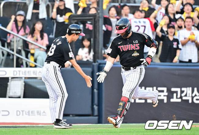 '홈런-홈런-홈런-홈런' 메가트윈스포 폭발하다...'4홈런→4연승' LG, 1위 지켰다. 오스틴 통산 100홈런, 임찬규 6이닝 무실점 [수원 리뷰]