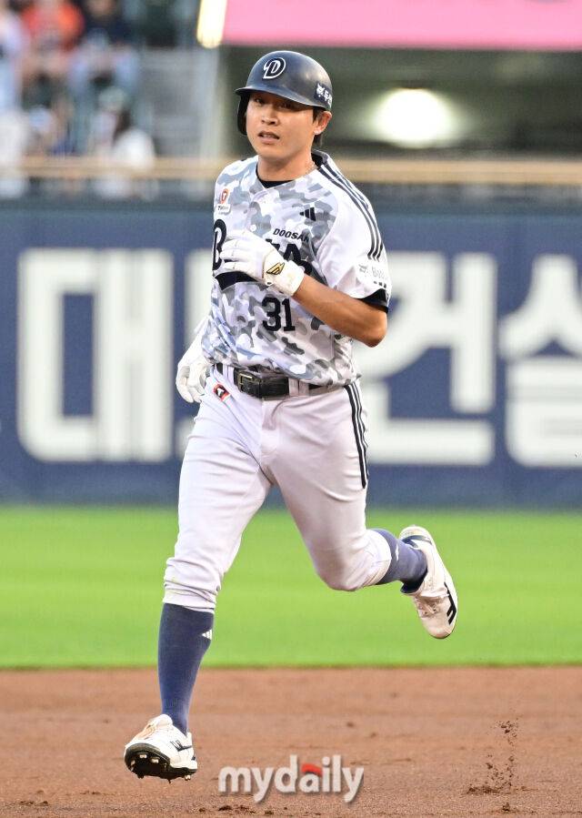 '이걸 잡다니' 한화 팬들도 감탄한 명품 수비, 56억 베테랑 감격했다