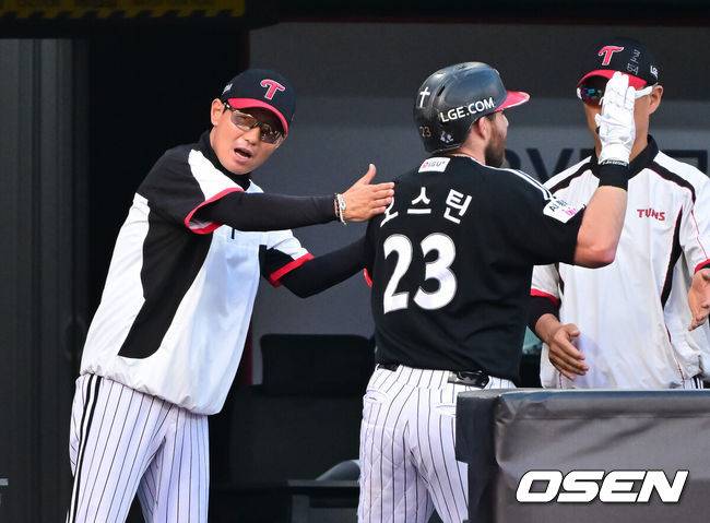 ‘9위→2위’ 홈런 대폭발하다…염갈량 함박웃음 “갑자기 홈런 많이 나와 어색하네”
