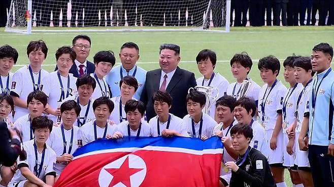 김정은 격려에 '무표정' 내고향여자축구단, 감격의 눈물 펑펑...'北 최고 자부심' 여자축구 '간부학교' 창립기념식서 시범경기