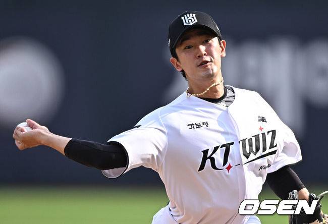 LG는 5회 주전 5명 뺐는데...KT는 8회 마무리 투입, 7-6 진땀승, 고영표 7이닝 2실점+최원준 4안타 [수원 리뷰]