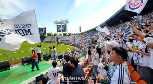 와 '두산 10명→LG 7명→KIA 5명→삼성 2명' KBO 올스타전 실시간 1위라니... 팬 투표 휩쓰나 '화력 대단하네'