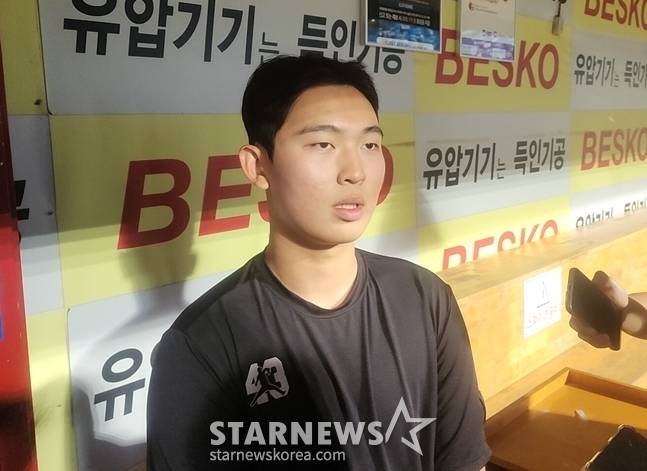 최강야구서 이택근 돌려세운 '김서현 동기' 신영우, 156km 광속구로 '구자욱-최형우-디아즈' 잠재웠다
