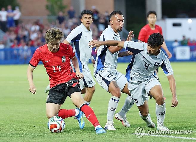 0-1로 무릎 꿇은 엘살바도르 감독