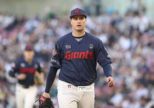 롯데 퇴출 후 다 MLB 갔는데… 한국행 생각 있다던 선수, 8타자 연속 출루 붕괴 ‘동네북 신세’