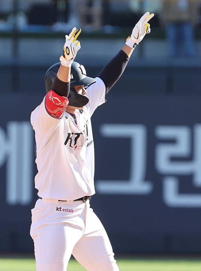 LG-KT 1위 경쟁전에 무슨 일이? 3회부터 대수비 등장→4회 키스톤 전부 교체