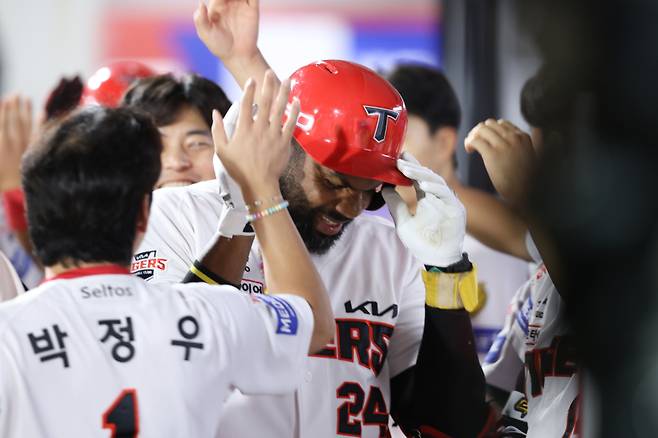 [IS 스타] '정규직 꿈' 아데를린, 만루포 포함 3안타 폭발…KIA의 '행복한 고민' 깊어진다