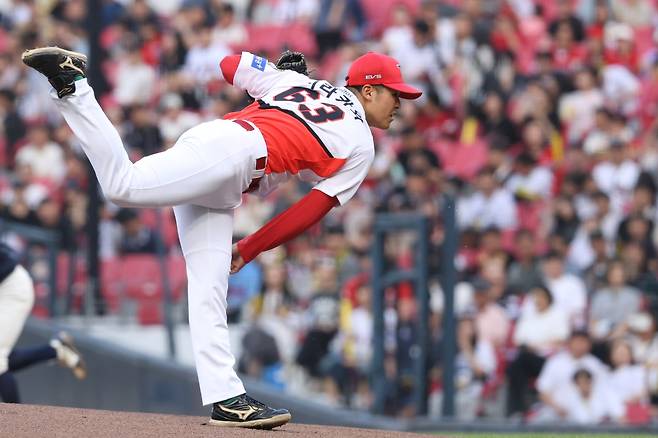 'KIA 데뷔전 승리로 장식' 日 시라카와, 이범호 감독도 대만족…
