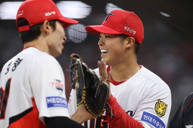 'KIA 데뷔전 승리로 장식' 日 시라카와, 이범호 감독도 대만족…