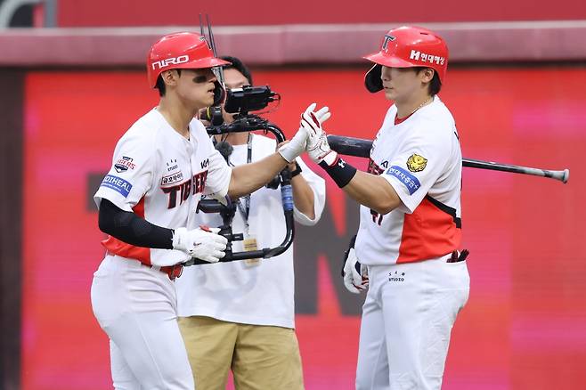 'KIA 데뷔전 승리로 장식' 日 시라카와, 이범호 감독도 대만족…