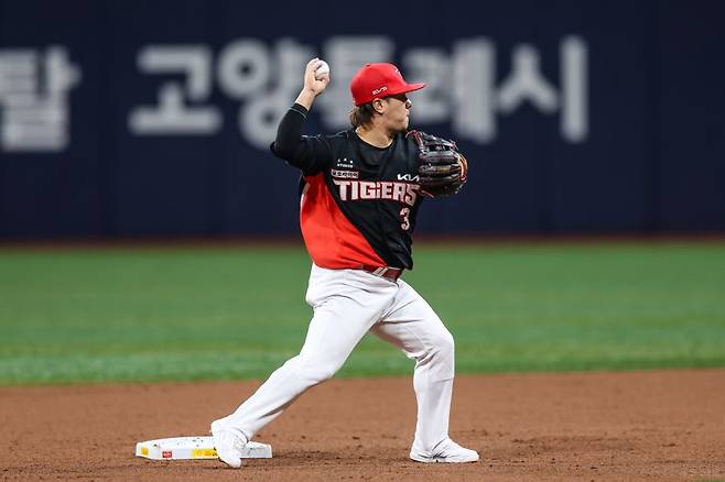 이종범 대기록 코앞인데, 발이 갑자기 무거워졌다… 이범호 안쓰러움, “발버둥을 치더라”