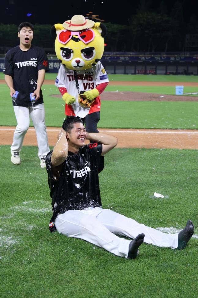 '650일 만의 KBO 복귀' KIA 새 감자, 25번째 생일날 천적 만나 첫 승... 축하 노래도 선물 받았다