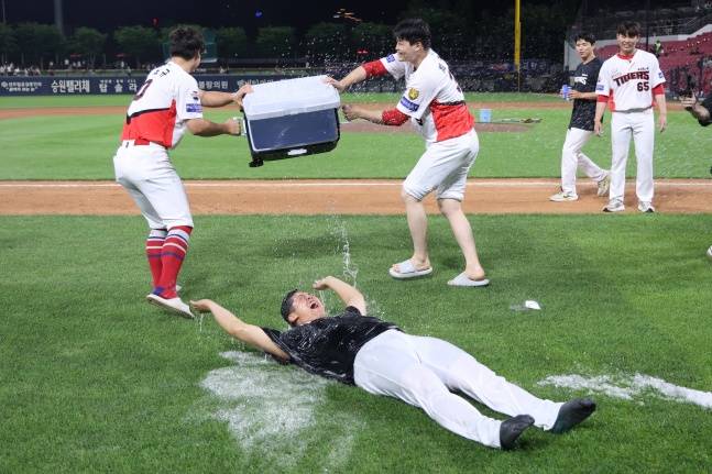 '650일 만의 KBO 복귀' KIA 새 감자, 25번째 생일날 천적 만나 첫 승... 축하 노래도 선물 받았다