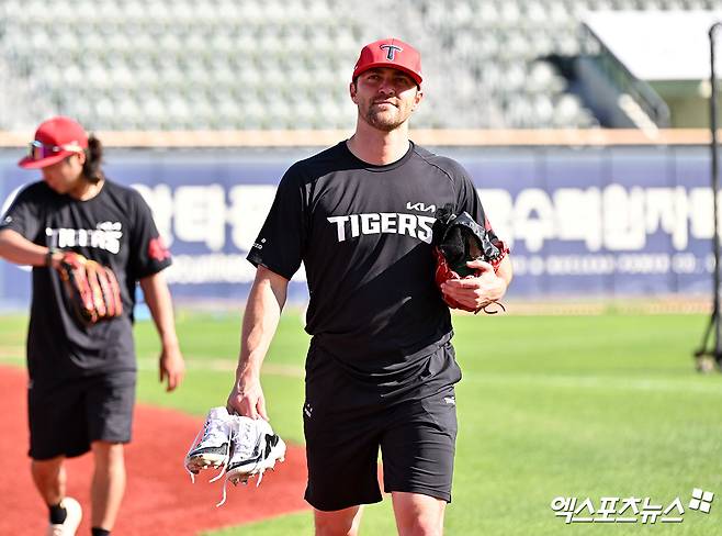 '사구 4개' 마음 무거웠던 KIA 외인 에이스, 직접 롯데 라커룸 찾았다
