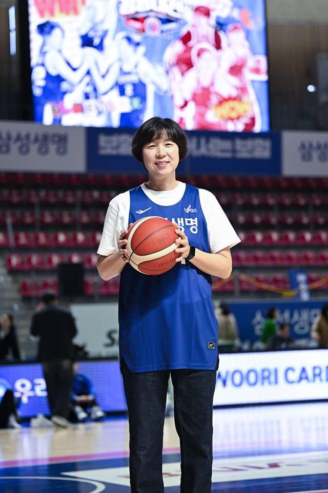 [직격 인터뷰] 호텔방서 울던 아들이 日리그 MVP 됐다...'전설' 성정아