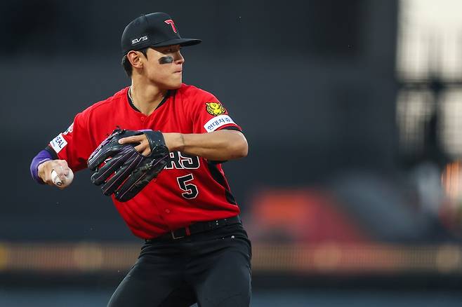 KIA, 사자 꼬리 보인다! 3위 내놔!…삼성 5-2 격파→'달빛 시리즈' 기선 제압, 올러 7승+박민 2점포+김도영 쐐기타 [광주:스코어]