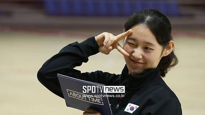 [속보] '안세영과 붙어보지도 못했다' 中 왕즈이, 또 한국인 천적에 좌절…복병 심유진에 완패→16강서 조기 탈락