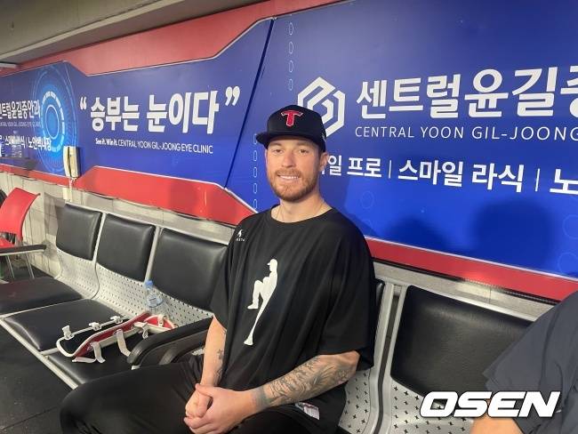 이런 외인 있었나, 감독은 휴가 주겠다는데 손사래...다승-ERA-탈삼진 1위의 워크에식