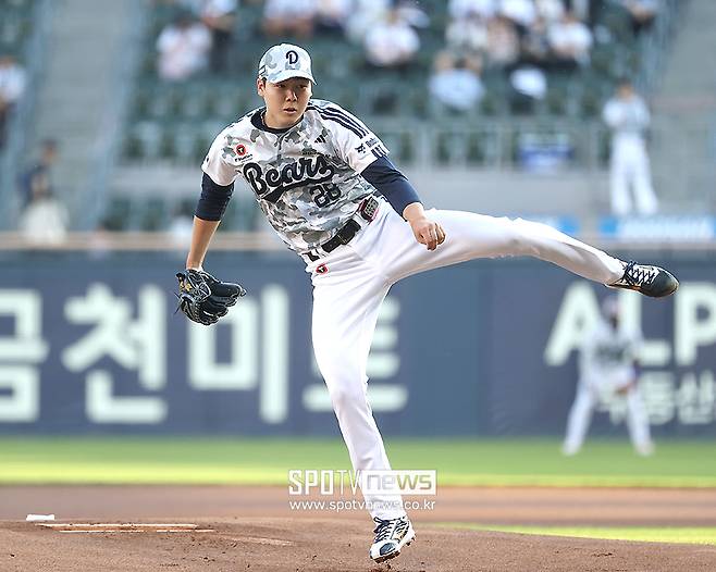 '아뿔싸' 두산 또 수술 일정 잡는다…생애 첫 FA 선언→38억 잔류, 그러나 팔꿈치 인대 손상 '눈물'