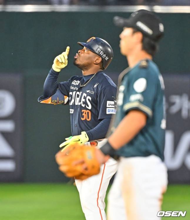 '7회까진 축제였는데' 볼볼볼→실책에 자멸, '4연속 매진' 롯데 팬들은 발길을 돌렸다 [부산 현장]