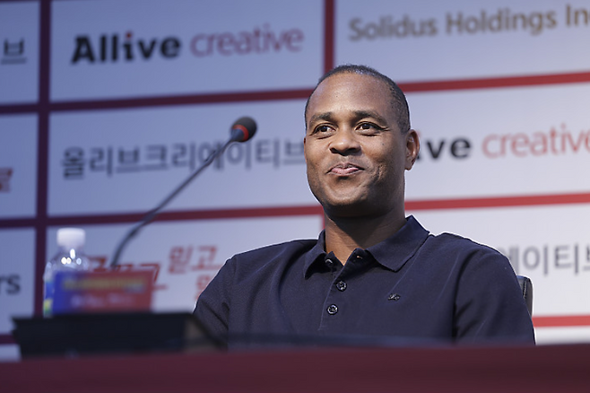 “한국의 환대 덕분이다” 신태용 감독 이어 인도네시아 지휘봉 잡은 클라위버르트 “정말 즐거운 경기였다”[현장·인터뷰]