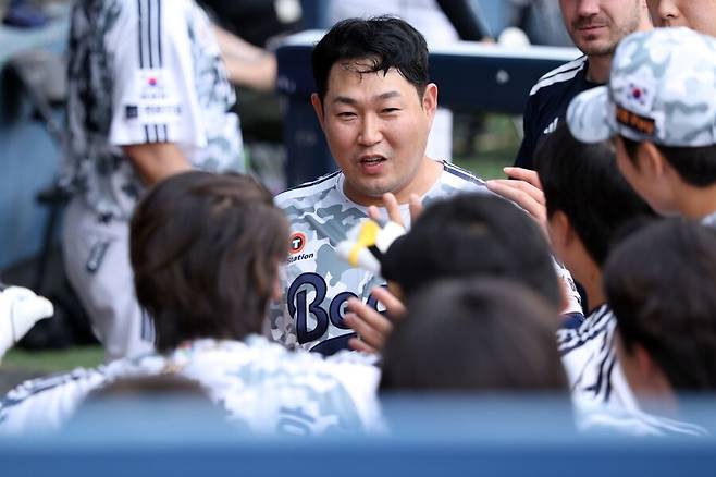 무슨 이런 20살 투수가 다있나…벤치클리어링 발생해도 초강력 멘탈, FA로 온 선배도
