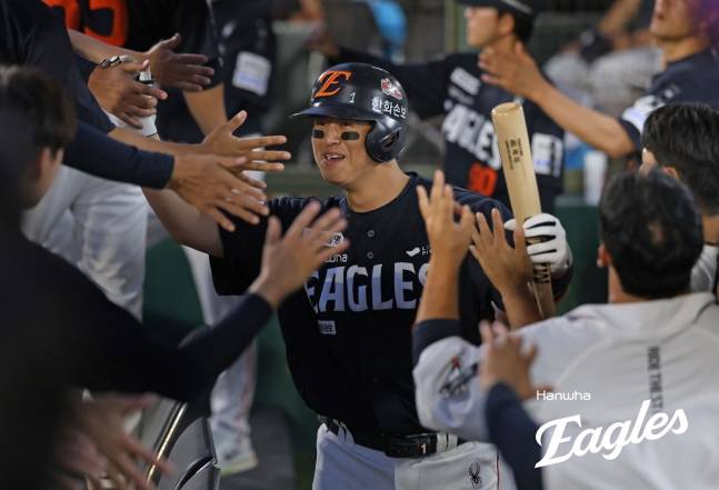 '4번 복귀→4타점 원맨쇼' 한화 307억 스타, 책임감 더하고 욕심은 버렸다
