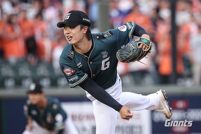 야구에 만약은 없다지만, 8회 롯데의 선택 정말 옳았을까…무사 만루서 삼진→공 7개 던지고 교체→4실점 역전 [부산 현장]