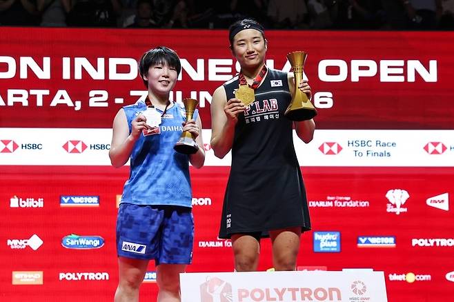 '전 세계 단 4명' 16년 만에 나온 '대기록' 안세영, 日 야마구치 2-0 제압...싱가포르 이어 인도네시아 오픈 우승