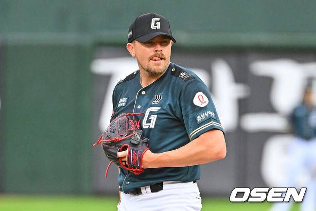 10회 2사 만루에서 실책이라니, 최준용 또 무너졌다...한화 극적인 스윕승, 롯데 4연패-김태형 800승 또 무산[부산 리뷰]