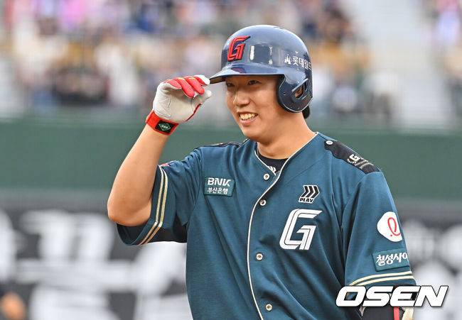 10회 2사 만루에서 실책이라니, 최준용 또 무너졌다...한화 극적인 스윕승, 롯데 4연패-김태형 800승 또 무산[부산 리뷰]