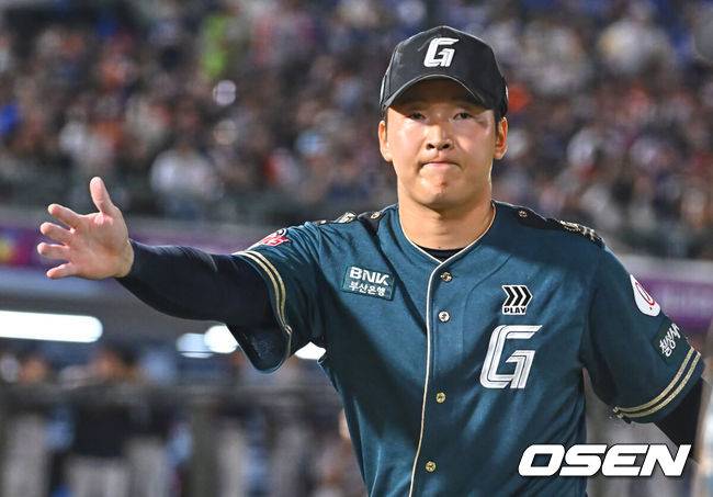 10회 2사 만루에서 실책이라니, 최준용 또 무너졌다...한화 극적인 스윕승, 롯데 4연패-김태형 800승 또 무산[부산 리뷰]