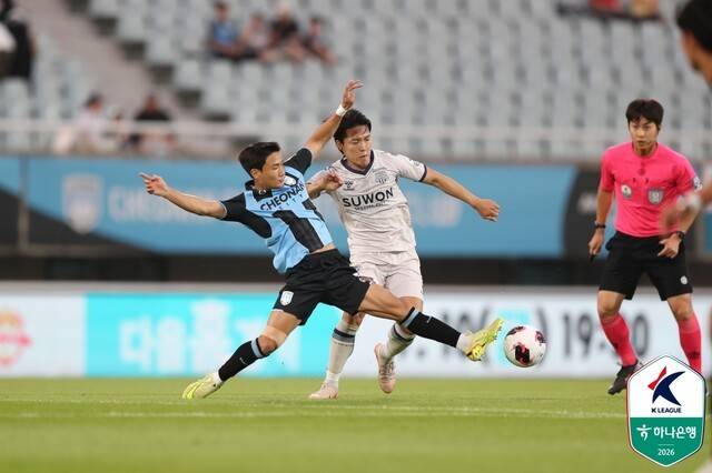 [BE.현장] 숨 막히는 추가 시간! 후반 45+5분 이후에 두 골 터졌다… 천안-수원 FC 난타전 끝에 2-2 무승부