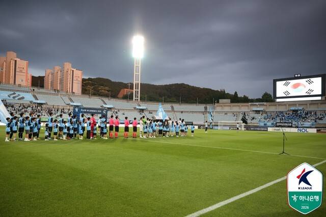 [BE.현장] 숨 막히는 추가 시간! 후반 45+5분 이후에 두 골 터졌다… 천안-수원 FC 난타전 끝에 2-2 무승부