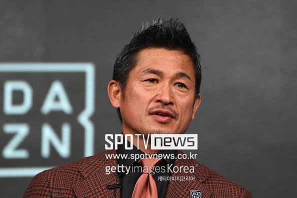 '노욕이다' 59세에도 현역 생활 이어가는 日 레전드, 끝내 무득점으로 시즌 마감...홈 팬들은 경의 표해