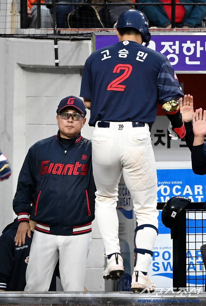 주장-코치 전격 2군행 극약 처방, 결과는 참혹한 4연패...롯데, 키움에 잡히면 꼴찌 추락이다