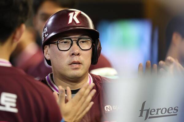 '타율 0.172→0.291' 팀 옮기고 살아났는데, 안치홍 햄스트링 불편으로 이탈…4팀에서 선수 11명 엔트리 제외