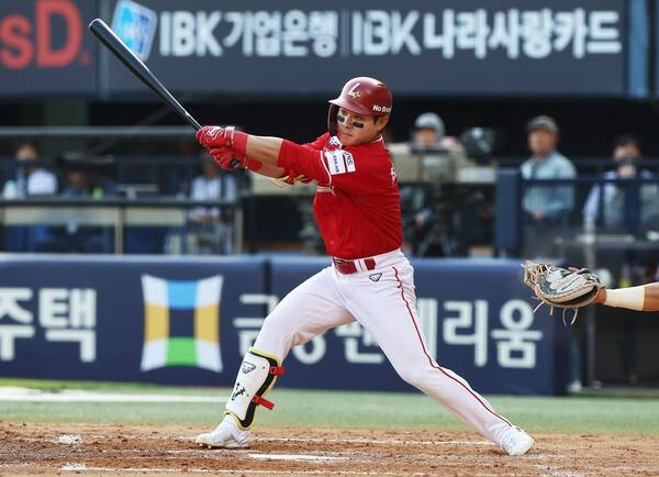 '타율 0.172→0.291' 팀 옮기고 살아났는데, 안치홍 햄스트링 불편으로 이탈…4팀에서 선수 11명 엔트리 제외